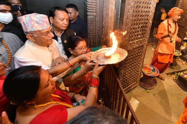 एमाले अध्यक्ष ओलीद्वारा डोलश्वर महादेवको दर्शन (फोटोफिचर)