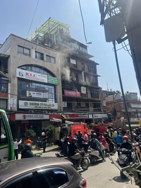 ललितपुरस्थित कुमारीपाटीको विजनेश कम्प्लेक्समा आगलागी