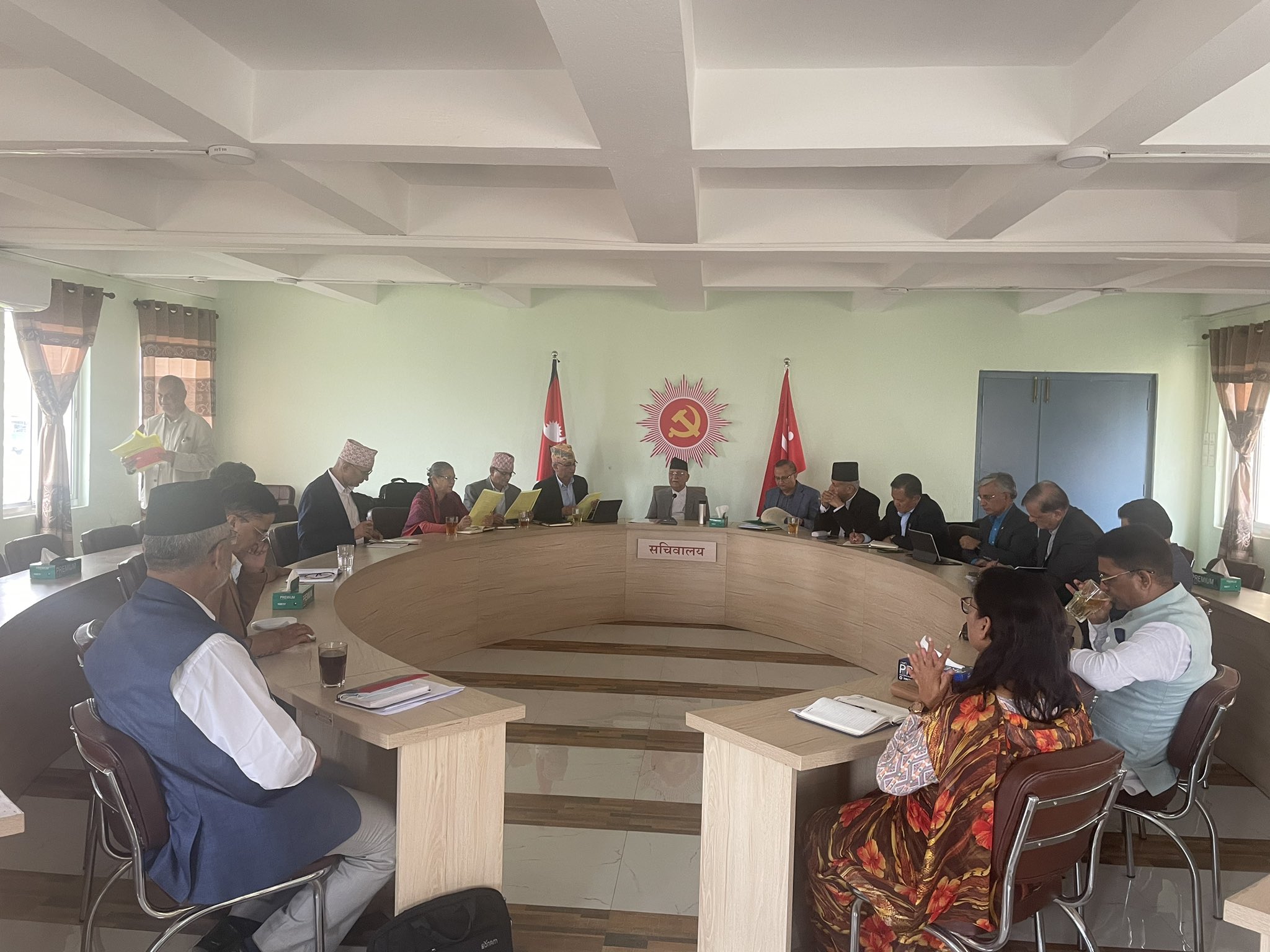 एमाले सचिवालय बैठक जारी