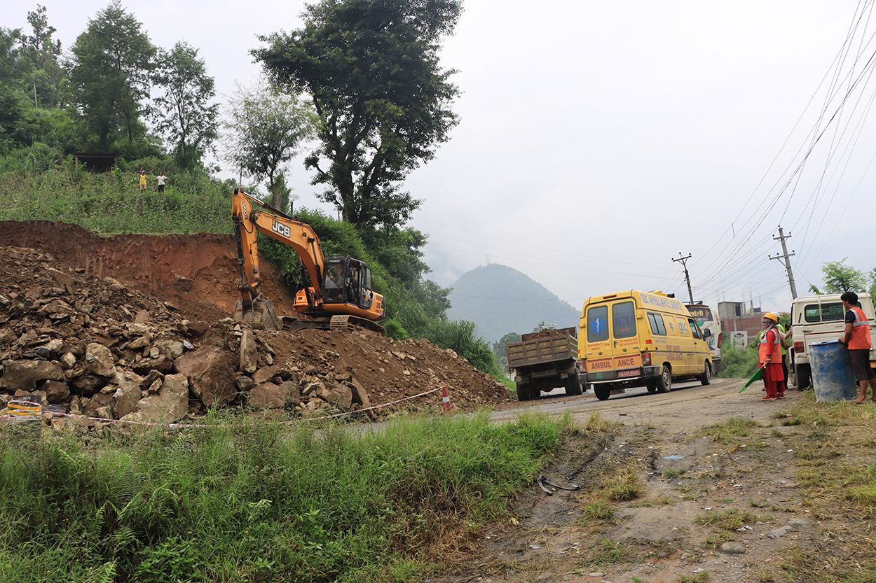 मुग्लिन-मलेखु सडक विस्तार थालियो