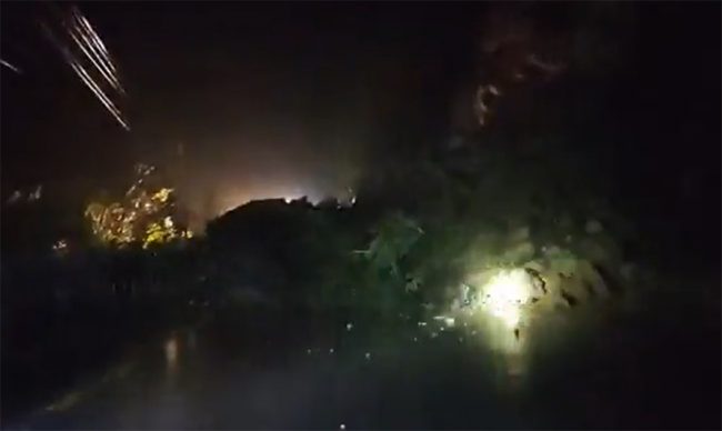 नाग्दी खोला नजिकै पहिरोका खस्दा मुग्लिङ-काठमाडौं सडक अवरुद्ध