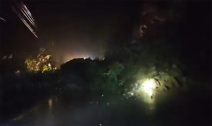 नाग्दी खोला नजिकै पहिरोका खस्दा मुग्लिङ-काठमाडौं सडक अवरुद्ध