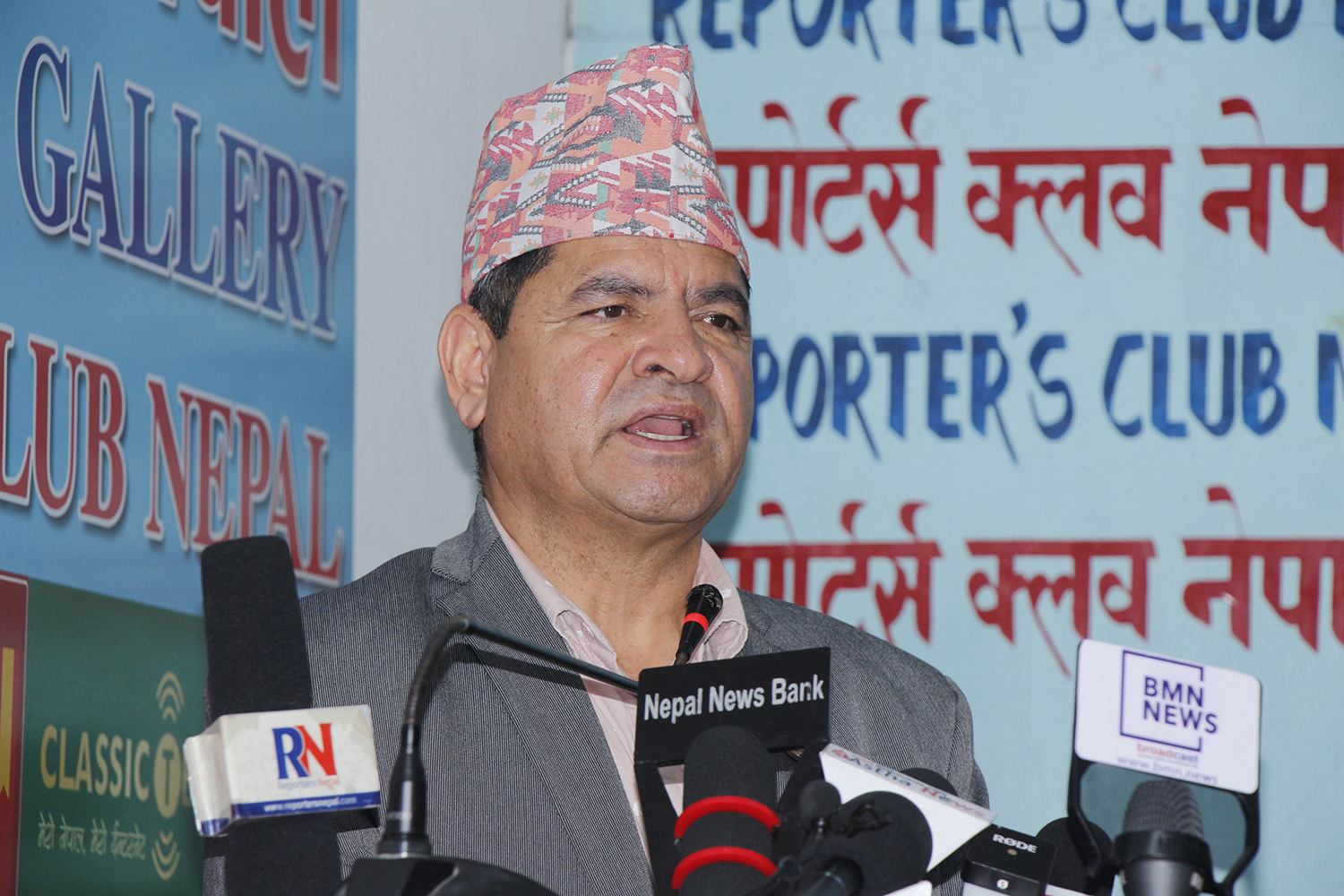 कसैले माग्दैमा गृहमन्त्री र अर्थमन्त्रीले राजीनामा दिनुहुन्न : मन्त्री प्रकाश ज्वाला