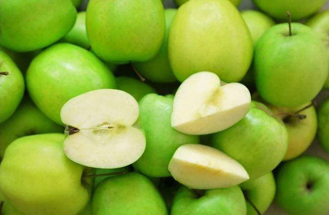 खराब कोलेस्ट्रोल कम गर्न खानुहोस् हरियो स्याउ