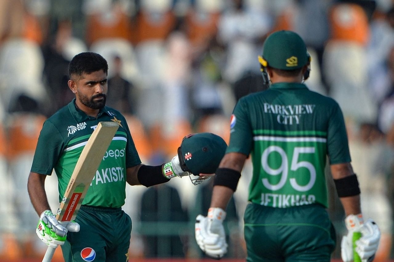 बाबर र इफ्तिखरको शतकमा नेपाललाई विशाल लक्ष्य