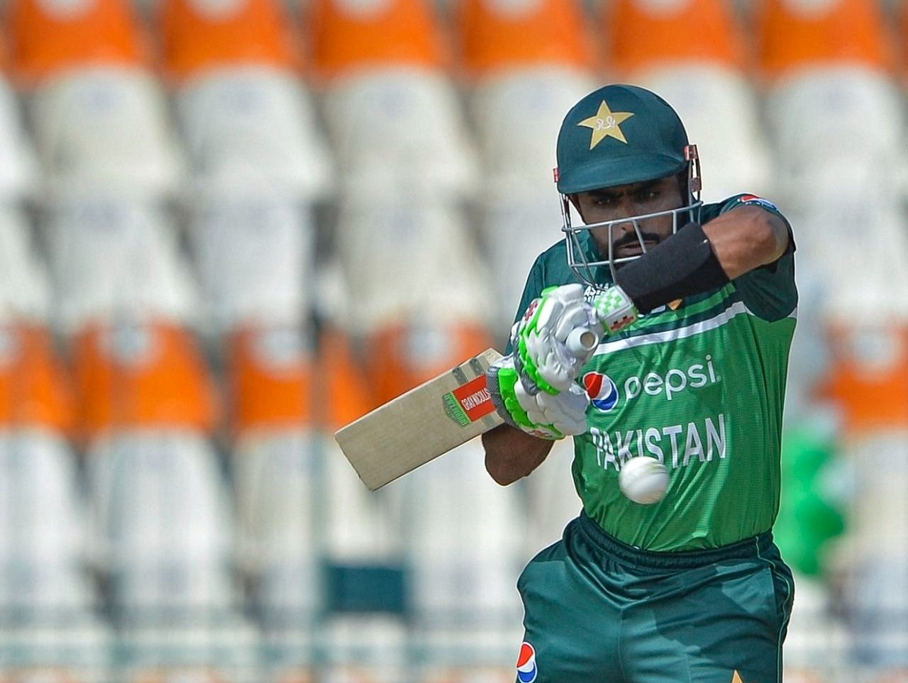 नेपालविरुद्ध पाकिस्तानी कप्तान बाबरको अर्धसतक