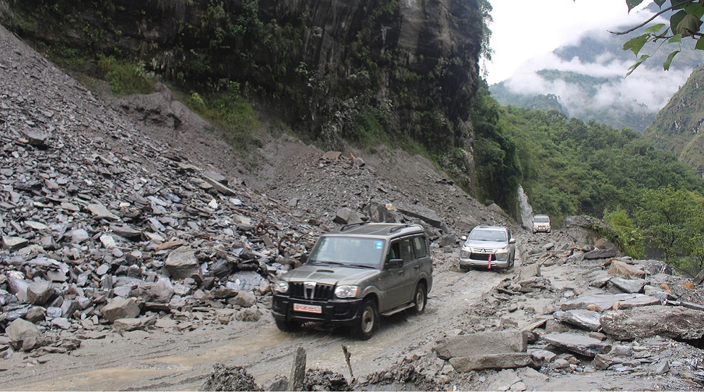 बेनी-जोमसोम सडक खण्ड : बैसरीमा पहिरोको जोखिम