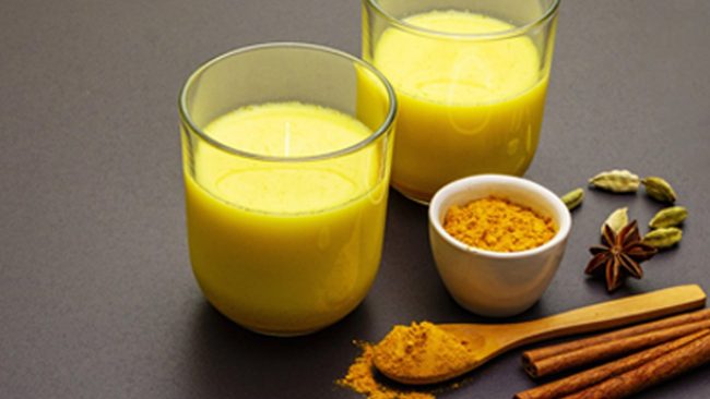 बेसार भएको दूध यी व्यक्तिले पिउनु हुँदैन!