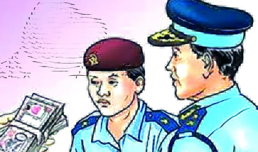 घुस लिएको भिडयो भाइरल भए पछि दुई प्रहरी निलम्बनमा