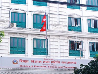नयाँ शैक्षिक सत्र सुरु हुनअघि भर्ना र मनपरि शुल्क असुल्नेलाई कारबाहीः शिक्षा मन्त्रालय