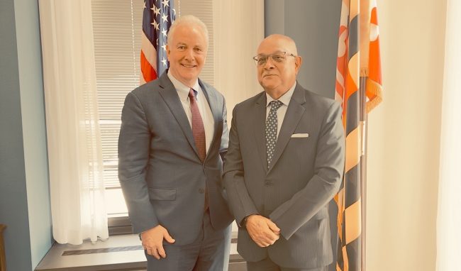 अमेरिकी सिनेटर होलानसँग राजदूत खत्रीको भेट