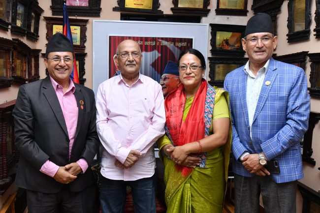 नेकपा एस छाड्नेको लर्को- एमालेमा फर्किइन उपमहासचिव गंगालाल तुलाधरकी बहिनी