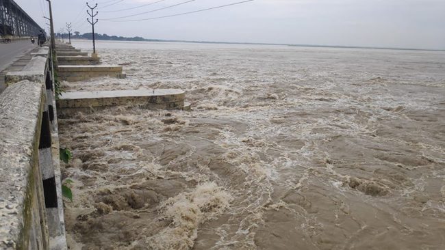 डा. उज्जवल कोइराला सम्पर्कविहीन, सप्तकोसी किनारमा मोबाइल र जुत्ता भेटियो