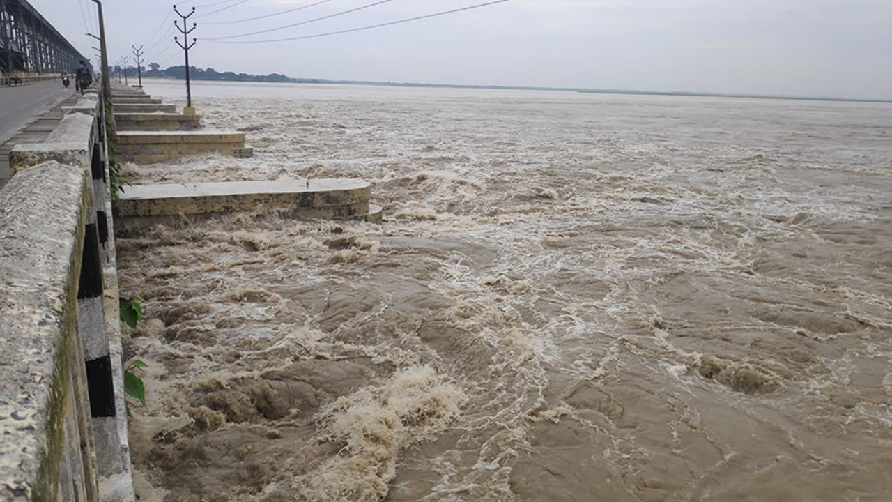 डा. उज्जवल कोइराला सम्पर्कविहीन, सप्तकोसी किनारमा मोबाइल र जुत्ता भेटियो