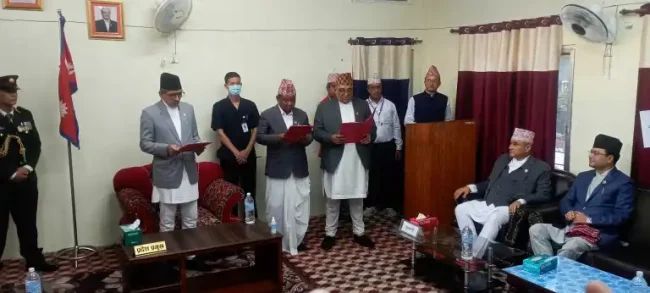 सुदूरपश्चिमका दुई मन्त्री र एक राज्यमन्त्रीद्वारा शपथ ग्रहण