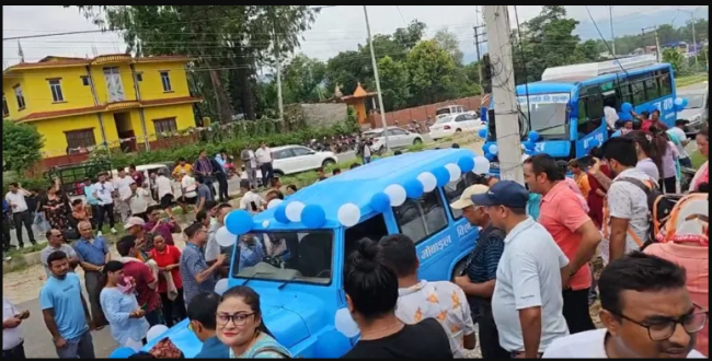 रवि लामिछानेले सुरु गरे मोबाइल क्लिनिक सञ्चालनदेखि निःशुल्क बस सेवा