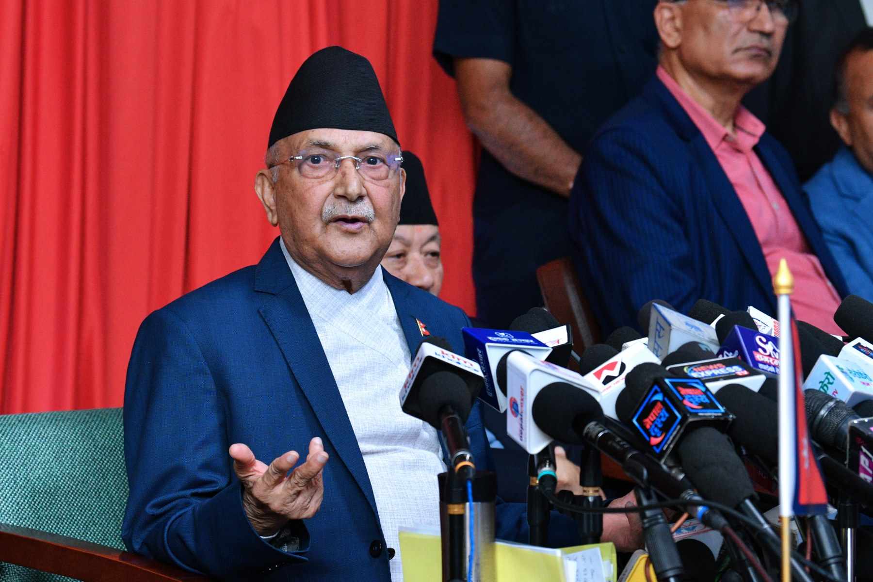 गृहमन्त्रीले राजीनामा दिनुपर्छ: ओली