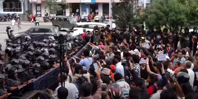 बचत गरेको रकम फिर्ता माग्दै सहकारी पीडितको प्रदर्शन