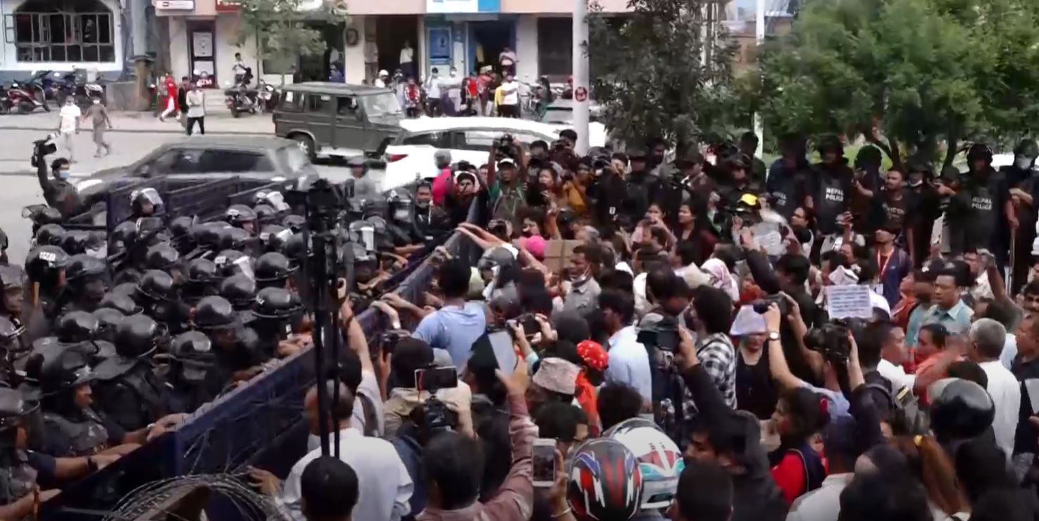 बचत गरेको रकम फिर्ता माग्दै सहकारी पीडितको प्रदर्शन