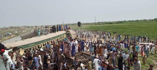 पाकिस्तानमा हजारा एक्सप्रेसको रेल दुर्घटनामा १५ जनाको मृत्यु