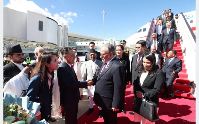 प्रधानमन्त्री दाहाल ल्हासामा