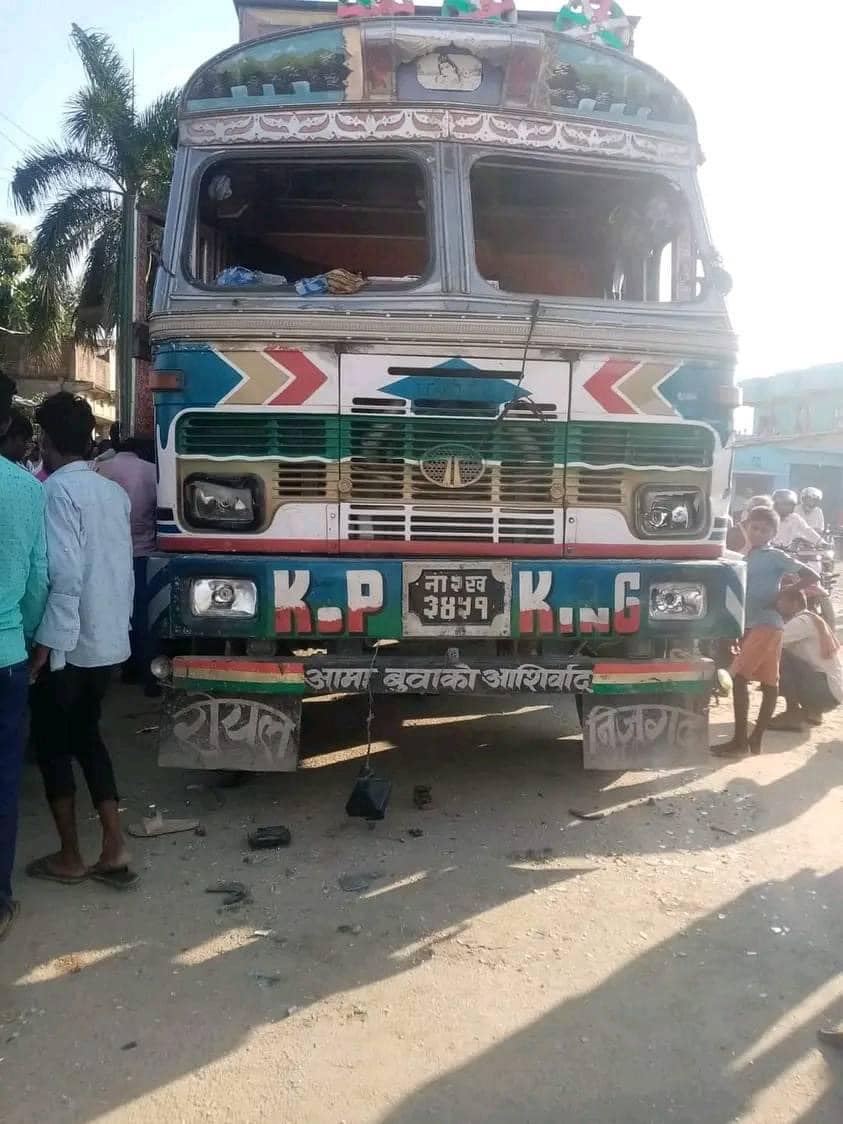 हिरासतमा रहेका ट्रक चालकलाई बाहिर निकालेर निर्घात कुटपिट