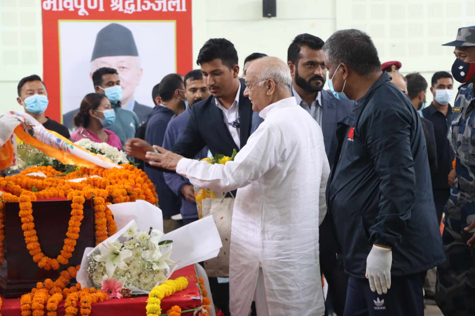 नेम्वाङलाई श्रद्धान्जली दिन च्यासलमा नेता कार्यकर्ताको भीड (तस्विरहरू)
