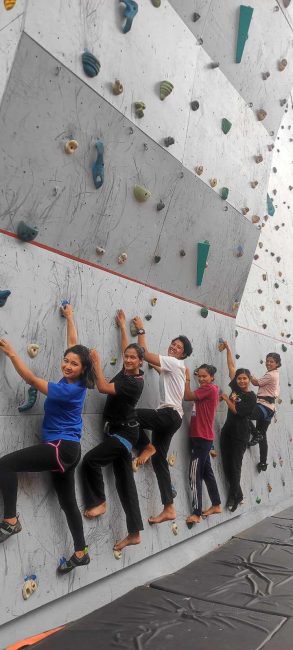 तीजको अवसरमा विश्व कीर्तिमानी कल्पनाले गराइन् क्लाइम्बिङ