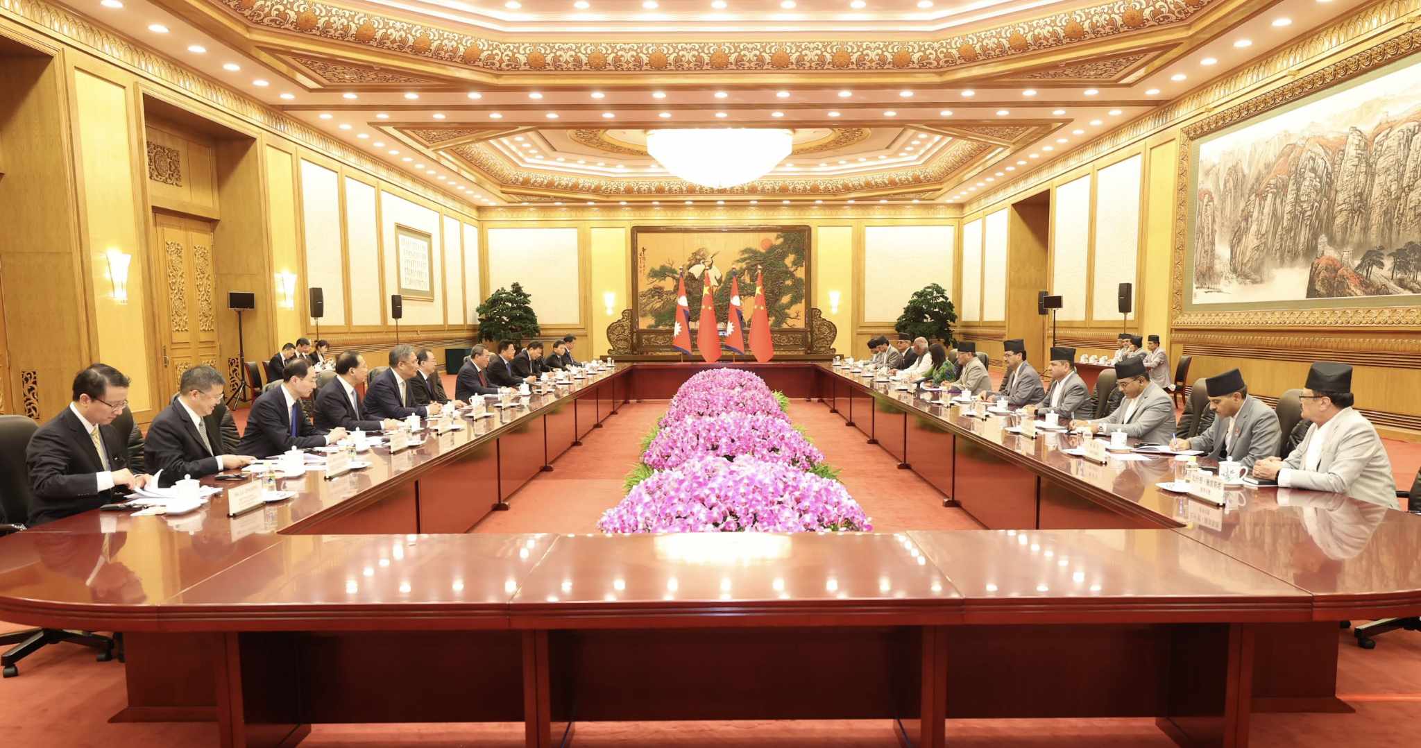 प्रधानमन्त्री चीन भ्रमण : द्विपक्षीय वार्ता जारी