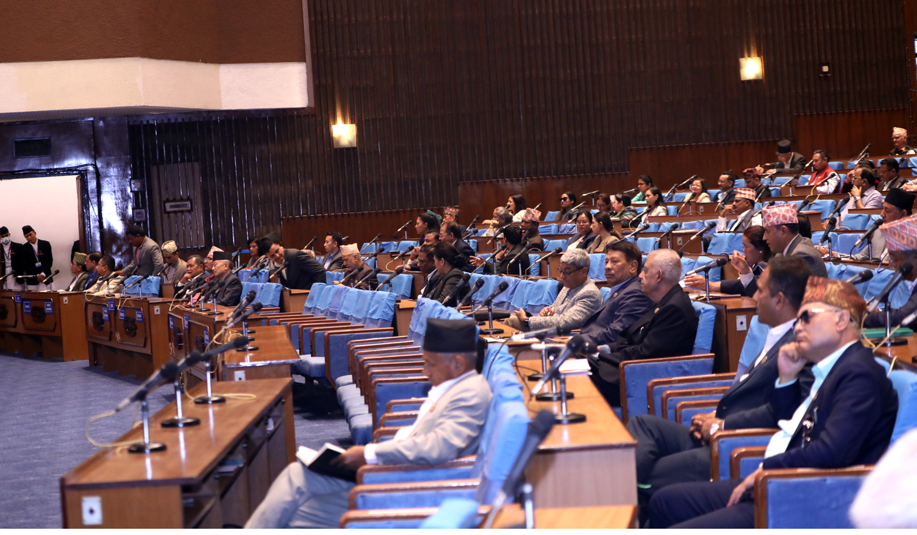 प्रतिनिधिसभा बैठक बस्दै, अवरोध गर्ने  एमालेको चेतावनी