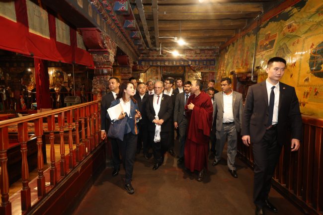 प्रधानमन्त्री ‘प्रचण्ड’द्वारा ल्हासास्थित पोटाला दरबार र जोखाङ मन्दिर अवलोकन