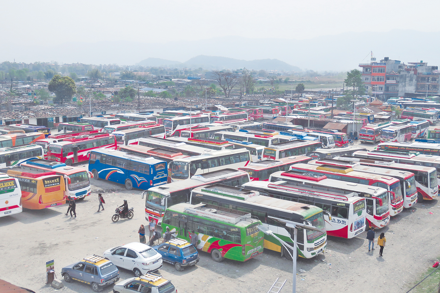 गोँगबुस्थित नयाँबसपार्कभित्र होटल सञ्चालन