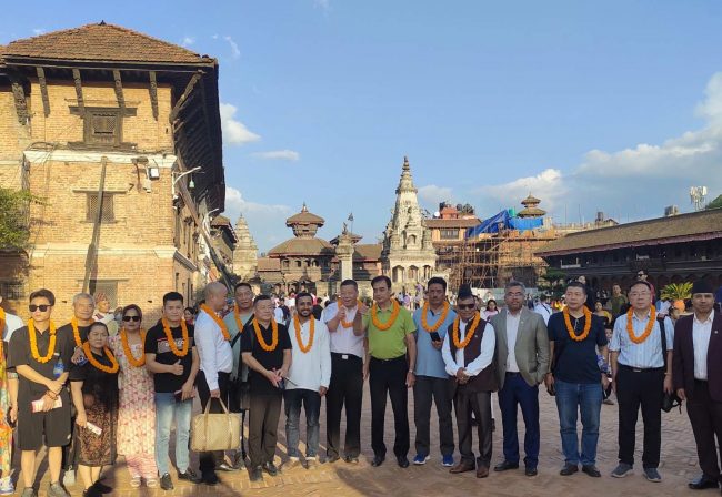 चिनियाँँ व्यवसायीहरुको टोली भक्तपुरमा