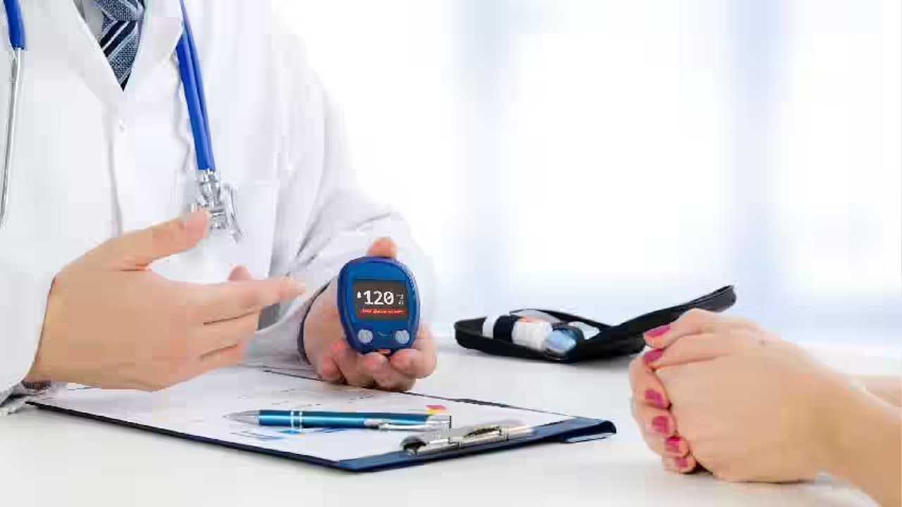 डायबिटीजका रोगीले भूलेर पनि खानुहुँदैन यी ५ फल