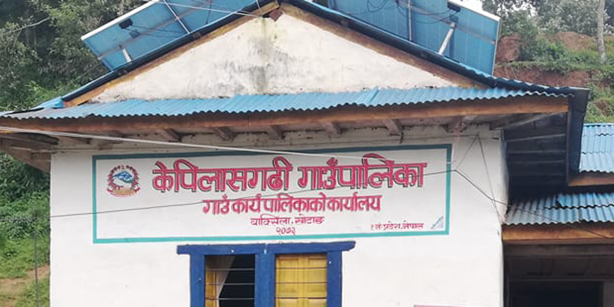 केपिलासगढी गाउँपालिकाको ‘बुहारी शिक्षा कार्यक्रम’ : पढाइ छाडेका बुहारीलाई  निःशुल्क पढाउँदै