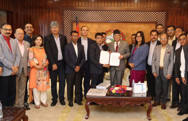 तत्काल उद्योगहरूको विद्युत् आपूर्ति बन्द नगर्न प्राधिकरणलाई प्रधानमन्त्रीको निर्देशन