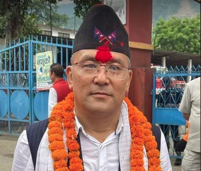 नेकपा एसका केन्द्रीय सदस्य गुरुङले त्यागे पार्टी