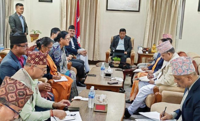 आन्दोलनरत शिक्षक र सरकारबीच १२ बजे वार्ता हुँदै