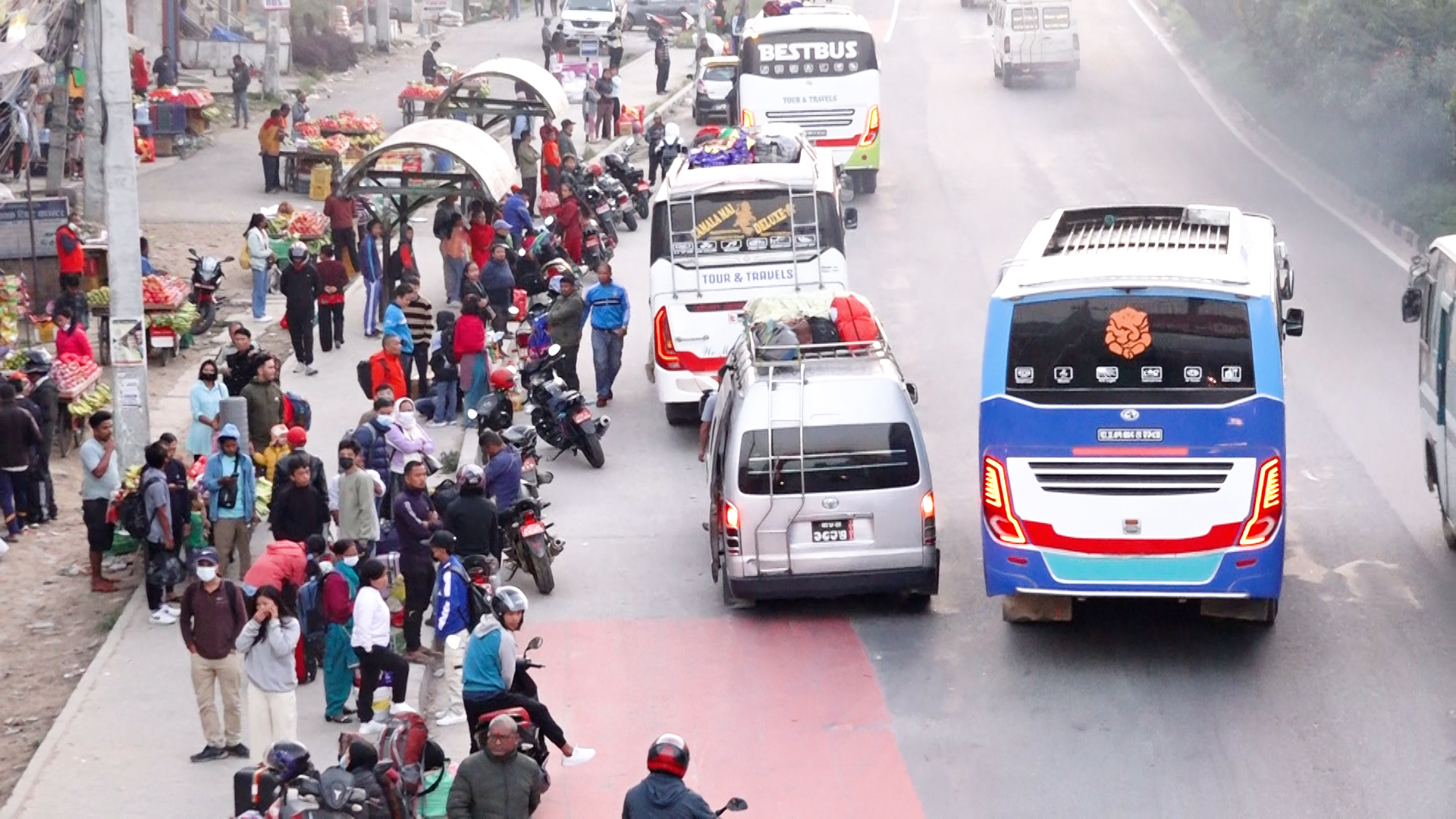 दशैं मनाउन काठमाडौं छोड्नेको भीड (फाेटाेफिचर)