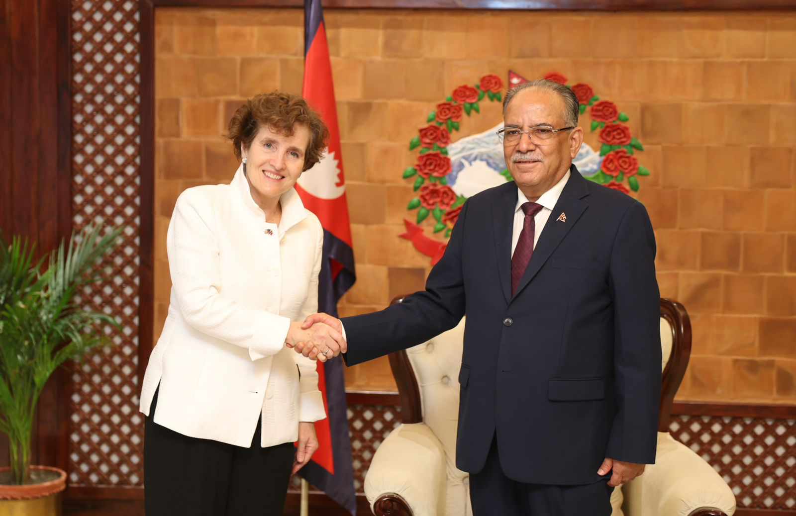 प्रधानमन्त्री र एमसीसीकी कार्यकारी अधिकृत अल्ब्राइटबीच भेटवार्ता