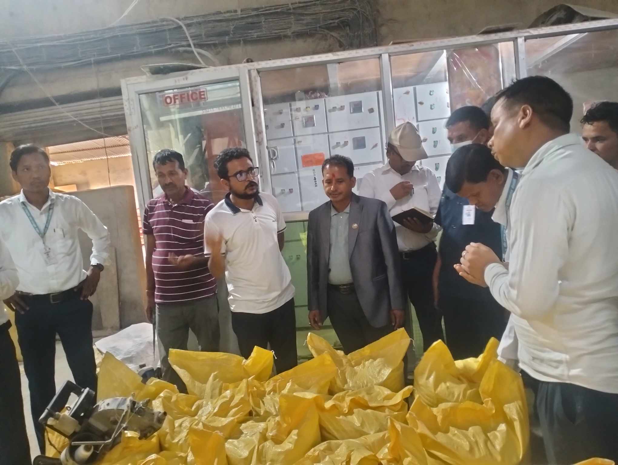 चाडपर्वमा हुने कालोबजारी रोक्न मन्त्री आफैं निस्किए अनुगमनमा