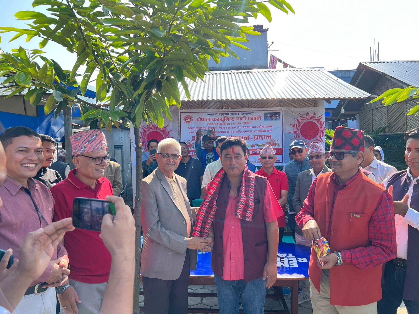 एमाले मनहरी गाउपालिका- ९ द्वारा शुभकामना आदान-प्रदान