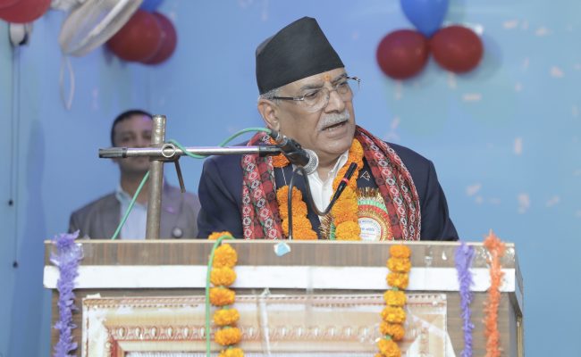 धनगढी पुगेर प्रचण्डले भने– कांग्रेस पार्टी हो कि मोर्चा ?