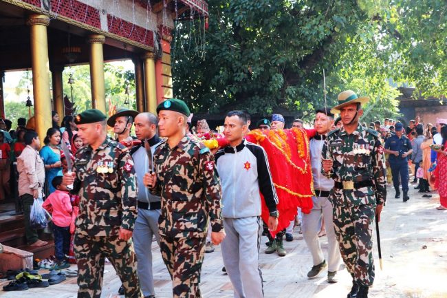 जनकपुरको राजदेवी शक्तिपीठमा बाजागाजासहित फूलपाती भित्र्याइयो