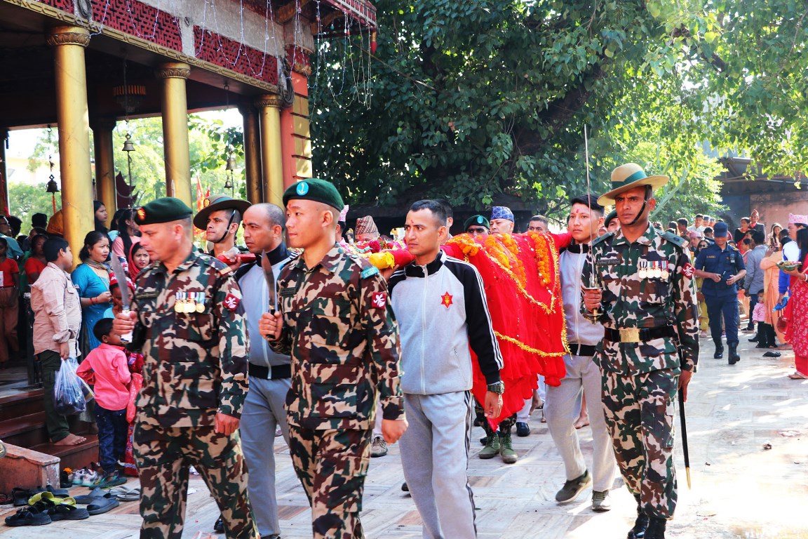 जनकपुरको राजदेवी शक्तिपीठमा बाजागाजासहित फूलपाती भित्र्याइयो