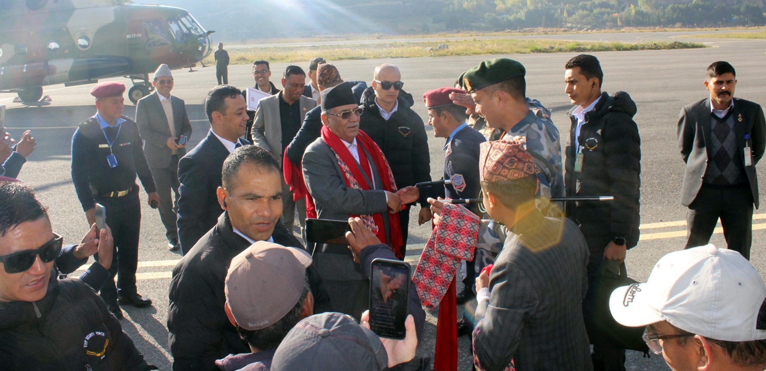 प्रधानमन्त्री दाहाल मुुस्ताङमा