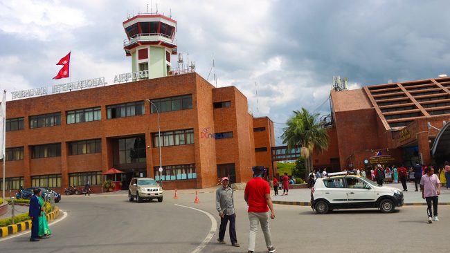 विमानस्थलबाट आठ सय ५० ग्राम सुनसहित एक महिला पक्राउ