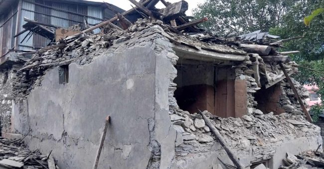 धादिङ  भूकम्प : २० घर भत्किए