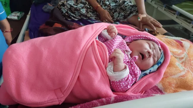धौलागिरि अस्पतालमा जन्मियो अहिलेसम्मकै बढी तौल भएको बच्चा