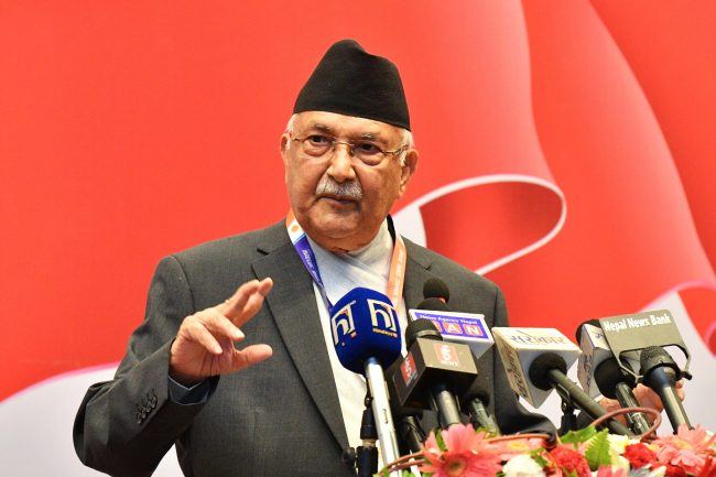 विरोधीले टिप्पणी गर्ने मौका पाए, पार्टीभित्र अस्वस्थ प्रतिष्पर्धामा नउत्रनु : ओली